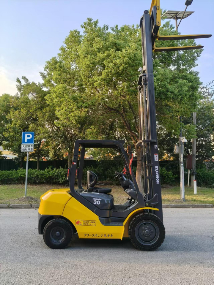 Komatsu Forklift 3 ton Capacity FD30-15, FD30-16, FD30-17 - Dieselový vysokozdvižný vozík: obrázok 1 Komatsu Forklift 3 ton Capacity FD30-15, FD30-16, FD30-17 - Dieselový vysokozdvižný vozík: obrázok 1