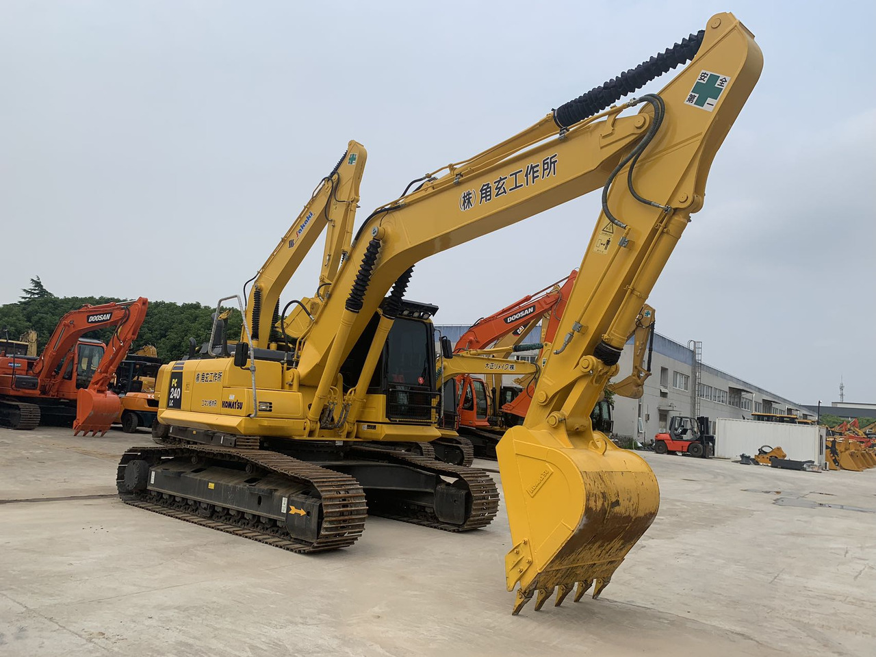 Komatsu PC240, PC220 Secondhand Excavator Good Price - Pásové rýpadlo: obrázok 2 Komatsu PC240, PC220 Secondhand Excavator Good Price - Pásové rýpadlo: obrázok 2