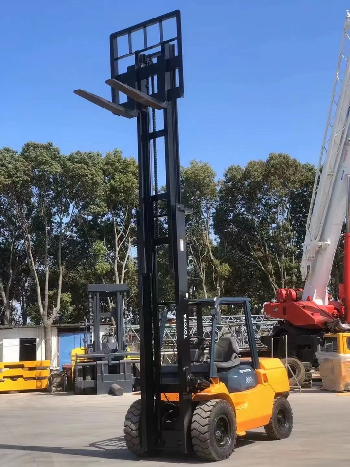 Toyota 5 ton Forklift Good Price FD50 with Side Shifter - Dieselový vysokozdvižný vozík: obrázok 2 Toyota 5 ton Forklift Good Price FD50 with Side Shifter - Dieselový vysokozdvižný vozík: obrázok 2