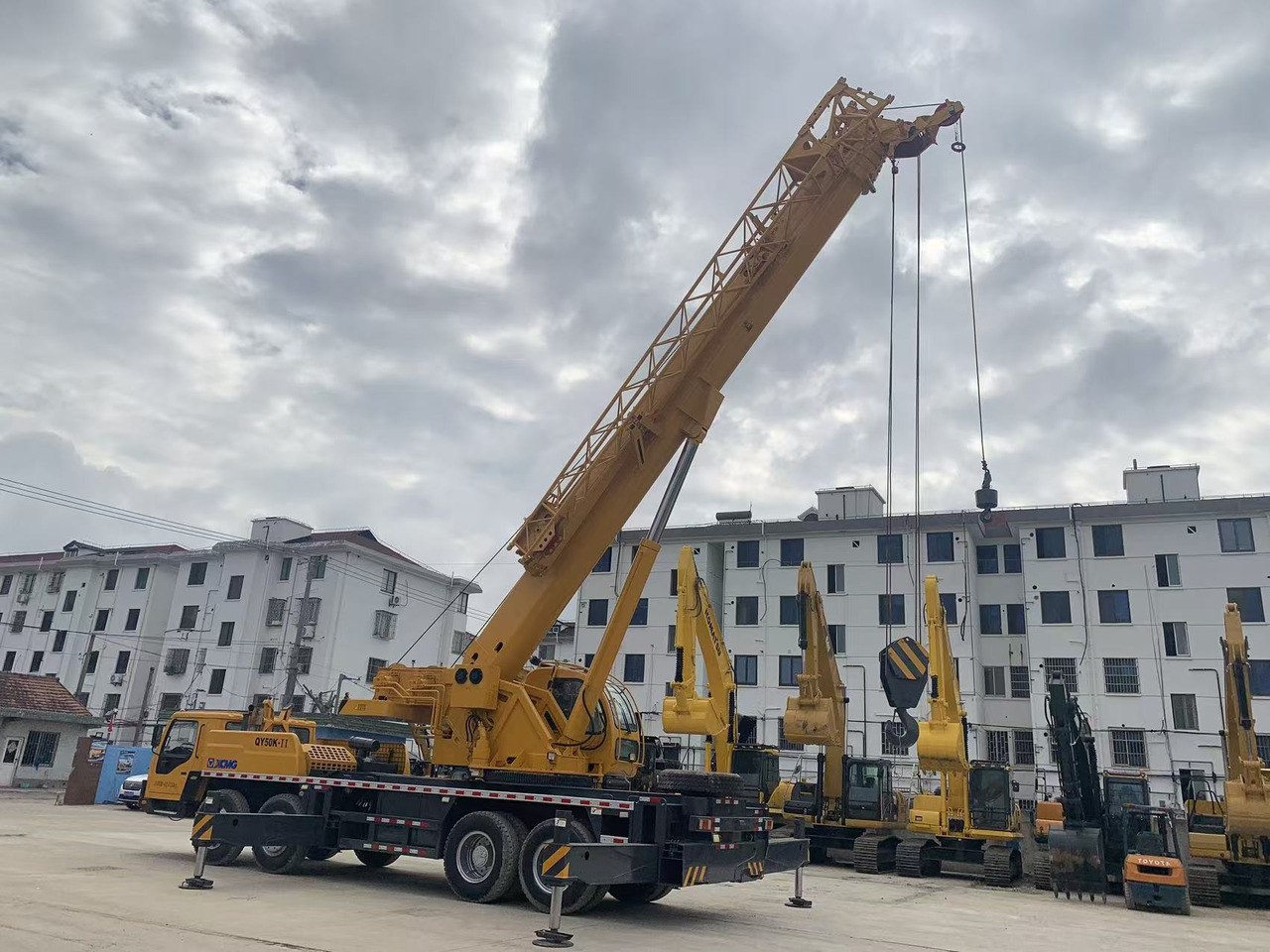 XCMG Truck Crane QY50K, QY65K, QY70K Good Price on Sale - Autožeriav: obrázok 4 XCMG Truck Crane QY50K, QY65K, QY70K Good Price on Sale - Autožeriav: obrázok 4