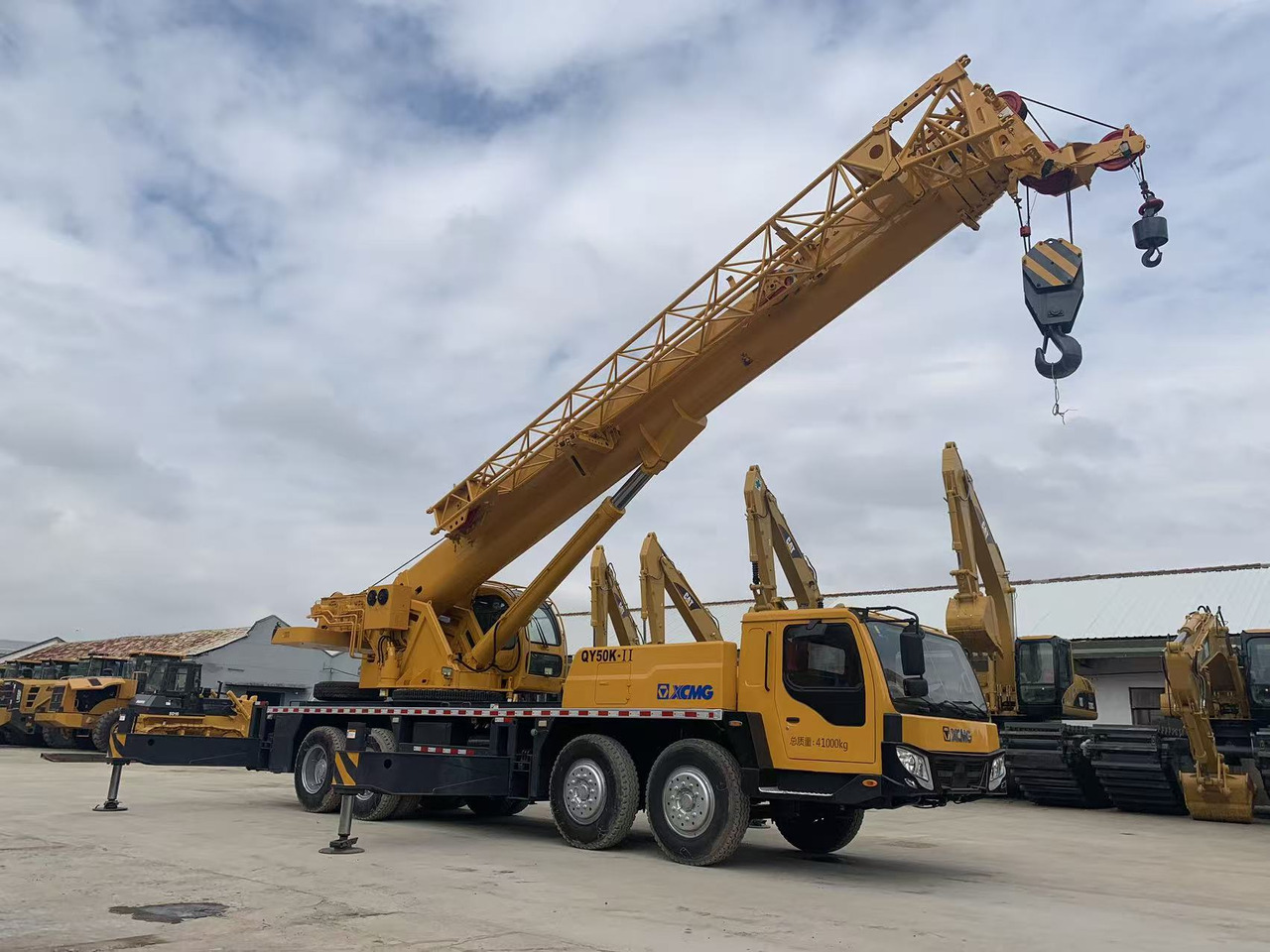XCMG Truck Crane QY50K, QY65K, QY70K Good Price on Sale - Autožeriav: obrázok 5 XCMG Truck Crane QY50K, QY65K, QY70K Good Price on Sale - Autožeriav: obrázok 5
