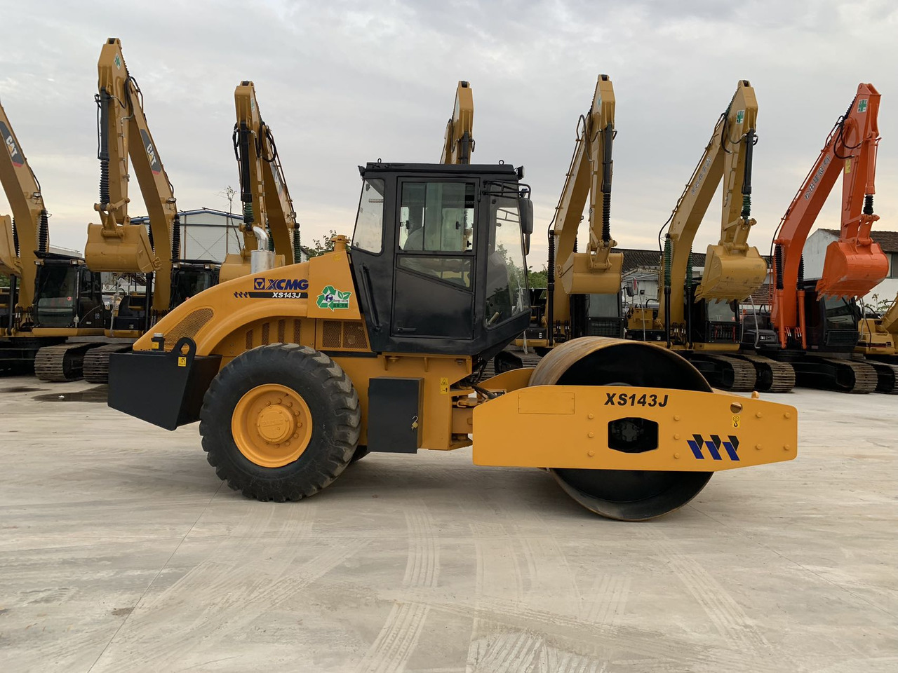 XCMG XS143J Vibratory Road roller Secondhand Condition - Cestný valec: obrázok 4 XCMG XS143J Vibratory Road roller Secondhand Condition - Cestný valec: obrázok 4