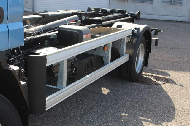 FUSO eCanter 9C18E - Hákový nosič kontajnerov: obrázok 3 FUSO eCanter 9C18E - Hákový nosič kontajnerov: obrázok 3