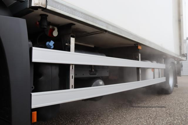 Mercedes-Benz Antos 1832 L - Chladirenské nákladné vozidlo: obrázok 3 Mercedes-Benz Antos 1832 L - Chladirenské nákladné vozidlo: obrázok 3