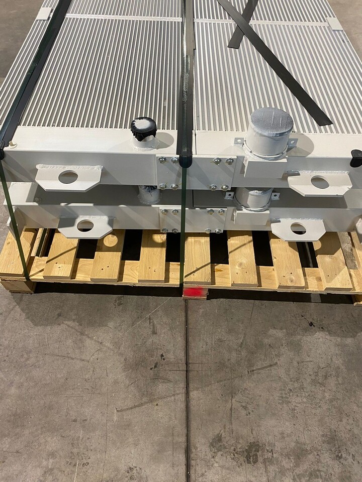 O&K Terex Water radiator RH120 Cat 6030 3672533 1459344 533-9472 - Chladič pre Nákladné auto: obrázok 2 O&K Terex Water radiator RH120 Cat 6030 3672533 1459344 533-9472 - Chladič pre Nákladné auto: obrázok 2