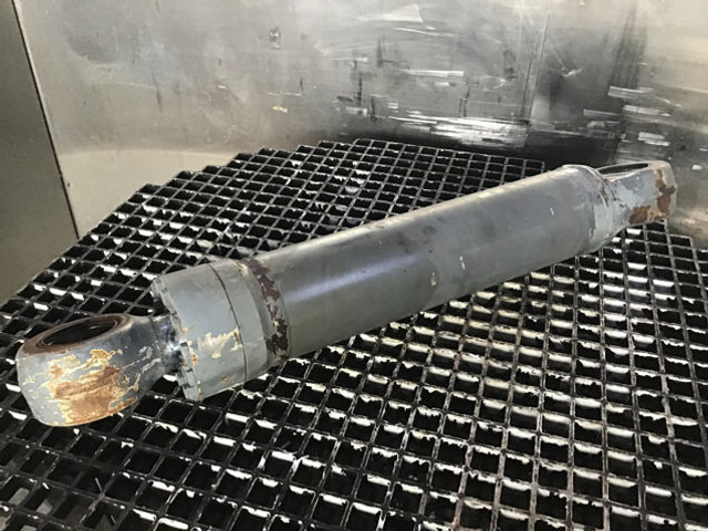 Liebherr A902 INDUSTRIAL / A902 Li / A904 INDUSTRIAL / A904C Li / A912 Li / A914 Li / A914B Li - Hydraulický valec: obrázok 1 Liebherr A902 INDUSTRIAL / A902 Li / A904 INDUSTRIAL / A904C Li / A912 Li / A914 Li / A914B Li - Hydraulický valec: obrázok 1
