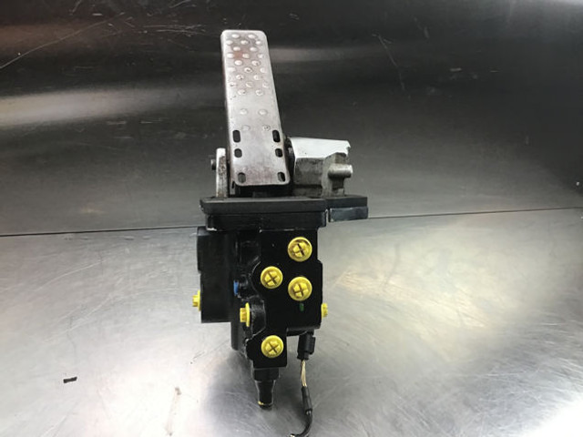 Liebherr Brake Compact Block - Pedál: obrázok 3 Liebherr Brake Compact Block - Pedál: obrázok 3