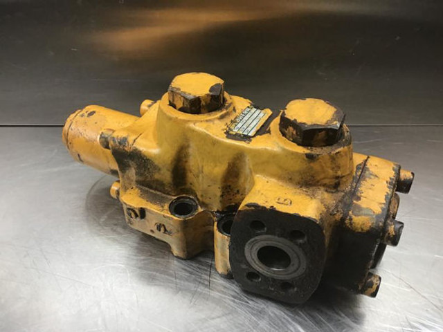 Liebherr Brake Valve - Motor a diely: obrázok 1 Liebherr Brake Valve - Motor a diely: obrázok 1