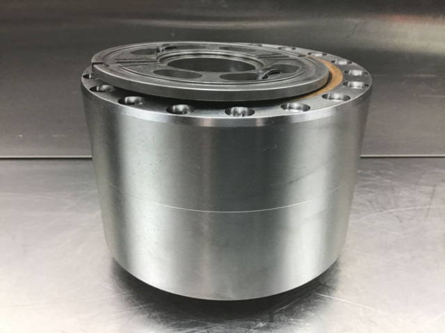 Liebherr Cilinder with Bushing - Motor a diely: obrázok 1 Liebherr Cilinder with Bushing - Motor a diely: obrázok 1