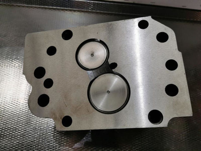 Liebherr Cylinderhead Rebuild - Blok valcov: obrázok 4 Liebherr Cylinderhead Rebuild - Blok valcov: obrázok 4