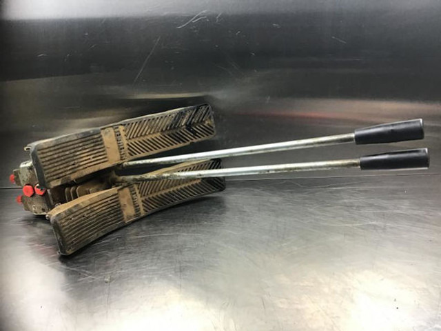 Liebherr Pilot Control Unit - Pedál: obrázok 3 Liebherr Pilot Control Unit - Pedál: obrázok 3