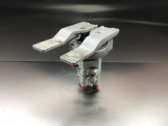 Liebherr Pilot Control Unit - Pedál: obrázok 1 Liebherr Pilot Control Unit - Pedál: obrázok 1