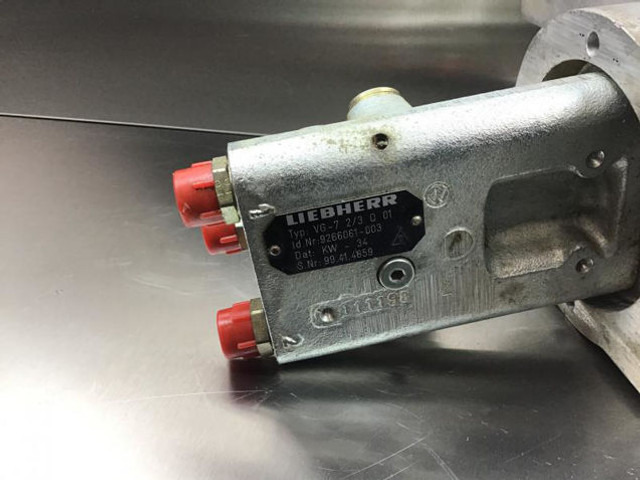 Liebherr Pilot Control Unit - Pedál: obrázok 3 Liebherr Pilot Control Unit - Pedál: obrázok 3