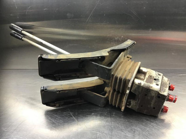 Liebherr Pilot Control Unit - Pedál: obrázok 4 Liebherr Pilot Control Unit - Pedál: obrázok 4