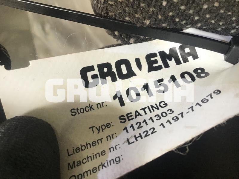 Liebherr R926 COMP / R946 LC / R946 LC-V / R946 NLC / R946 S-HD / R950 / R950 LC-V / R950 S-HD / R922 LC / R926 LC / R920 LC / R920 NLC / - Sedadlo: obrázok 3 Liebherr R926 COMP / R946 LC / R946 LC-V / R946 NLC / R946 S-HD / R950 / R950 LC-V / R950 S-HD / R922 LC / R926 LC / R920 LC / R920 NLC / - Sedadlo: obrázok 3