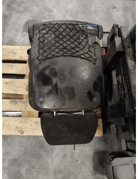 Liebherr R926 COMP / R946 LC / R946 LC-V / R946 NLC / R946 S-HD / R950 / R950 LC-V / R950 S-HD / R922 LC / R926 LC / R920 LC / R920 NLC / - Sedadlo: obrázok 1 Liebherr R926 COMP / R946 LC / R946 LC-V / R946 NLC / R946 S-HD / R950 / R950 LC-V / R950 S-HD / R922 LC / R926 LC / R920 LC / R920 NLC / - Sedadlo: obrázok 1