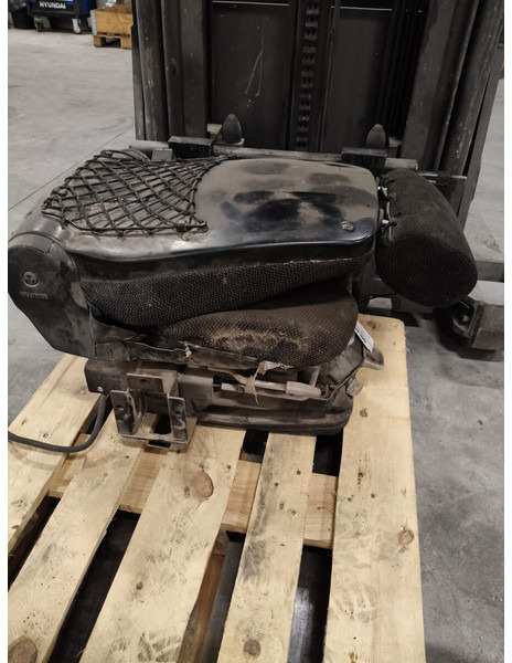 Liebherr R926 COMP / R946 LC / R946 LC-V / R946 NLC / R946 S-HD / R950 / R950 LC-V / R950 S-HD / R922 LC / R926 LC / R920 LC / R920 NLC / - Sedadlo: obrázok 2 Liebherr R926 COMP / R946 LC / R946 LC-V / R946 NLC / R946 S-HD / R950 / R950 LC-V / R950 S-HD / R922 LC / R926 LC / R920 LC / R920 NLC / - Sedadlo: obrázok 2