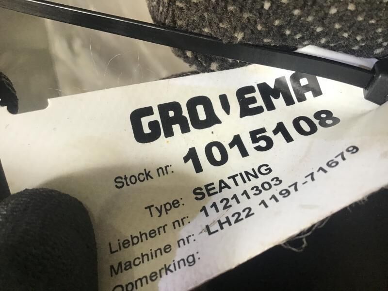 Liebherr R926 COMP / R946 LC / R946 LC-V / R946 NLC / R946 S-HD / R950 / R950 LC-V / R950 S-HD / R922 LC / R926 LC / R920 LC / R920 NLC / - Sedadlo: obrázok 3 Liebherr R926 COMP / R946 LC / R946 LC-V / R946 NLC / R946 S-HD / R950 / R950 LC-V / R950 S-HD / R922 LC / R926 LC / R920 LC / R920 NLC / - Sedadlo: obrázok 3