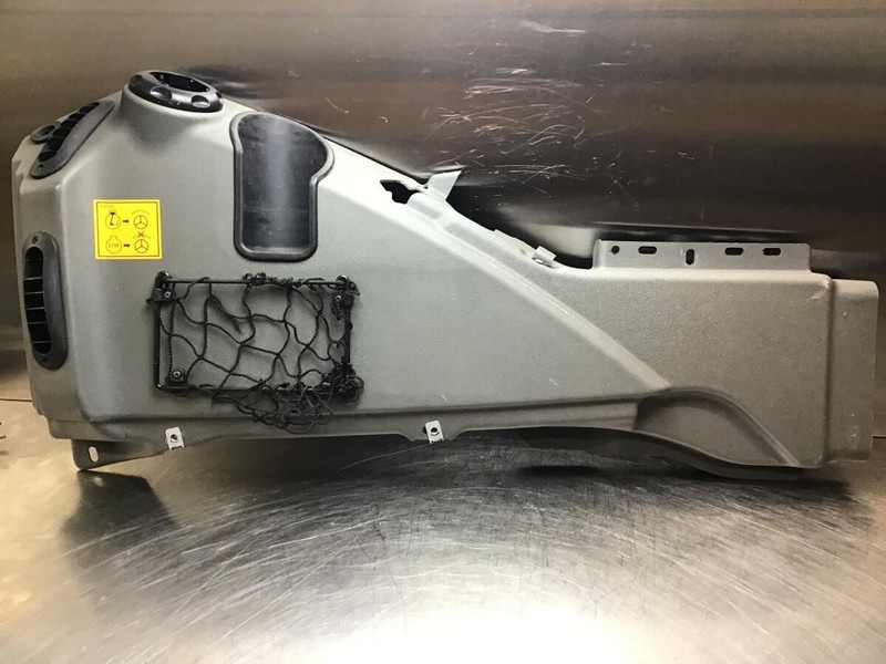 Liebherr R926 K-LC / R946 LC - Nárazník: obrázok 1 Liebherr R926 K-LC / R946 LC - Nárazník: obrázok 1