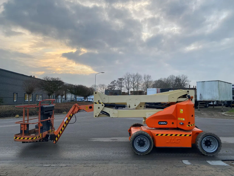 JLG E450AJ - Kĺbová pracovná plošina: obrázok 2 JLG E450AJ - Kĺbová pracovná plošina: obrázok 2