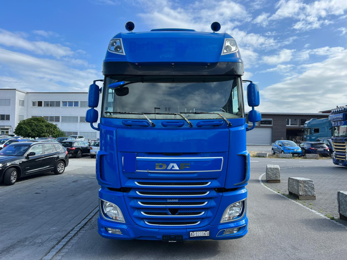 DAF XF510 6x2 - Plachtové nákladné vozidlo: obrázok 2 DAF XF510 6x2 - Plachtové nákladné vozidlo: obrázok 2