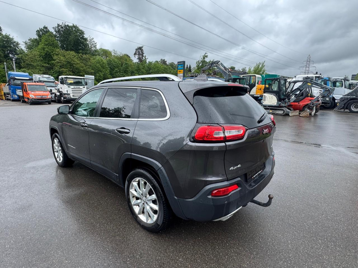JEEP Cherokee 2.2 TD - Hatchback: obrázok 5 JEEP Cherokee 2.2 TD - Hatchback: obrázok 5