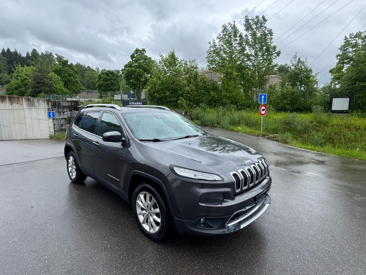 JEEP Cherokee 2.2 TD - Hatchback: obrázok 2 JEEP Cherokee 2.2 TD - Hatchback: obrázok 2