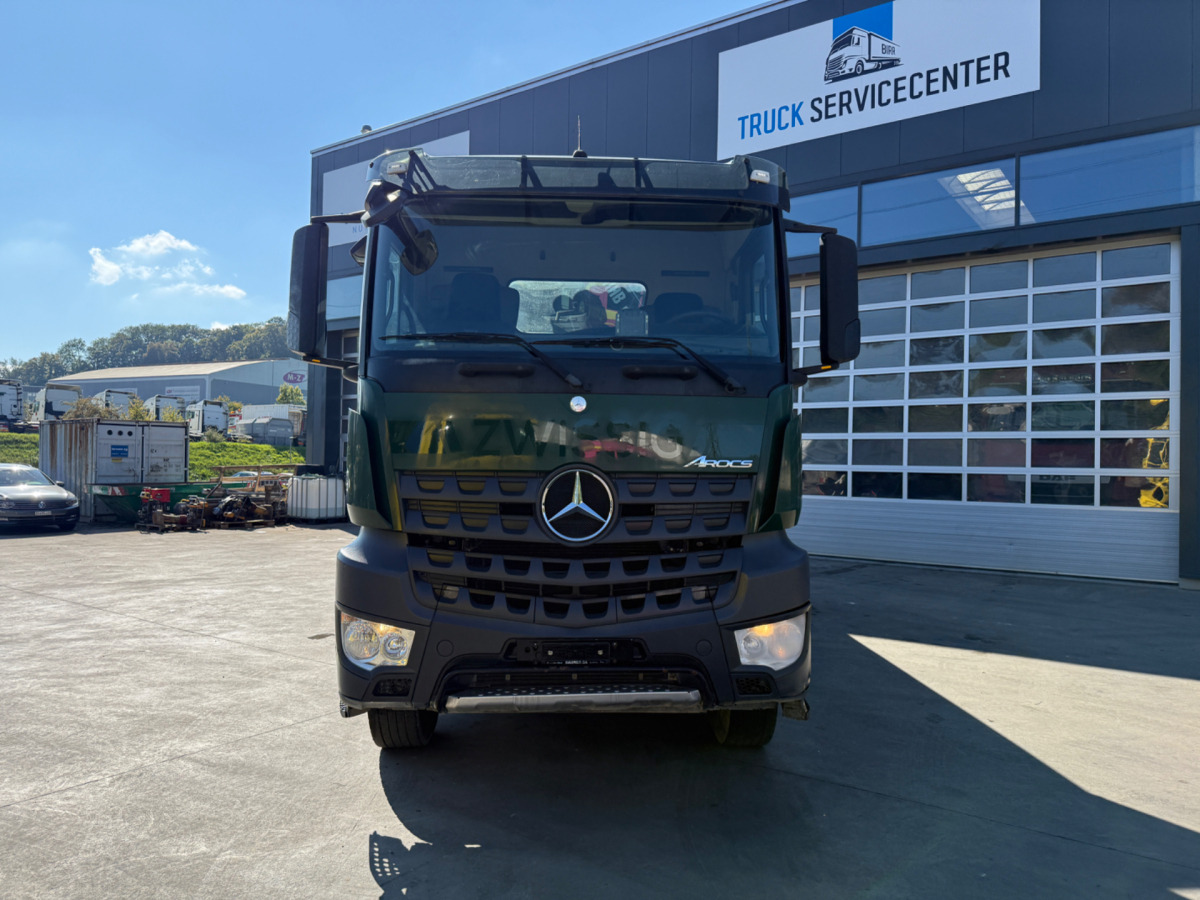 MERCEDES Arocs 3242 8x4 Hiab 166-4 - Sklápač, Auto s hydraulickou rukou: obrázok 4 MERCEDES Arocs 3242 8x4 Hiab 166-4 - Sklápač, Auto s hydraulickou rukou: obrázok 4