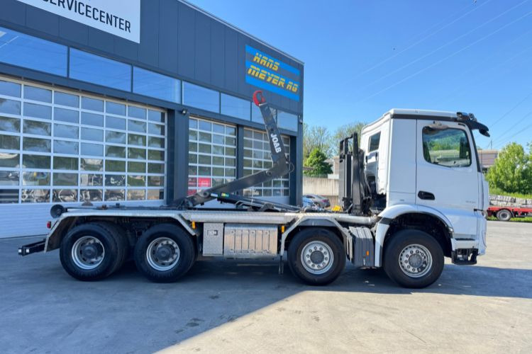 Mercedes-Benz Arocs 3251 8x4 - Hákový nosič kontajnerov: obrázok 4 Mercedes-Benz Arocs 3251 8x4 - Hákový nosič kontajnerov: obrázok 4