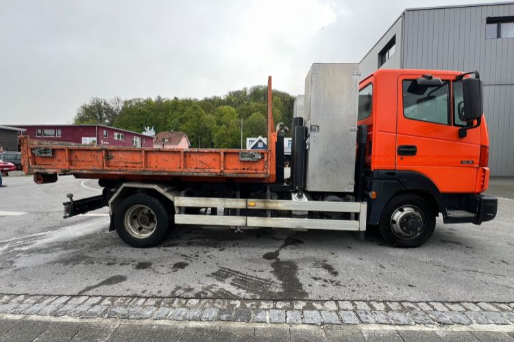 Nissan Atleon 80.19 4x2 Hooklift - Hákový nosič kontajnerov: obrázok 5 Nissan Atleon 80.19 4x2 Hooklift - Hákový nosič kontajnerov: obrázok 5