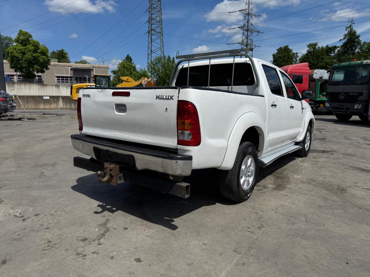 TOYOTA Hilux 3.0D 4WD - Pick-up: obrázok 5 TOYOTA Hilux 3.0D 4WD - Pick-up: obrázok 5