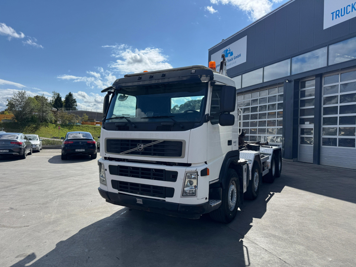 VOLVO FM-440 8x4 Hiab 25T AHK - Hákový nosič kontajnerov: obrázok 1 VOLVO FM-440 8x4 Hiab 25T AHK - Hákový nosič kontajnerov: obrázok 1