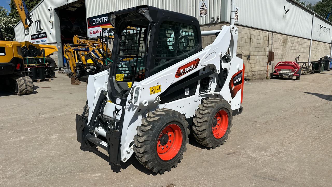 BOBCAT S530 - Šmykom riadený nakladač: obrázok 2 BOBCAT S530 - Šmykom riadený nakladač: obrázok 2