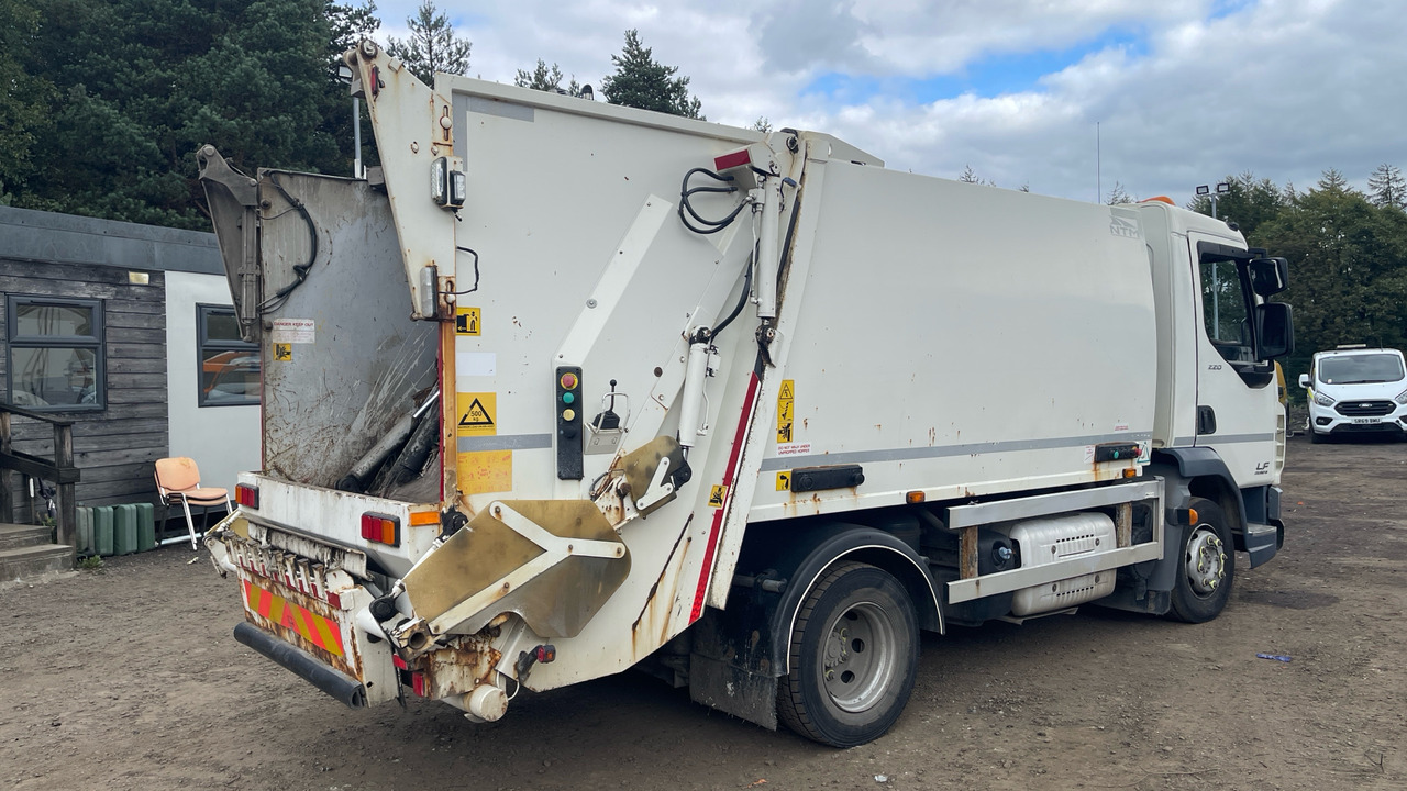 DAF LF 220 - Auto na odvoz odpadu: obrázok 4 DAF LF 220 - Auto na odvoz odpadu: obrázok 4