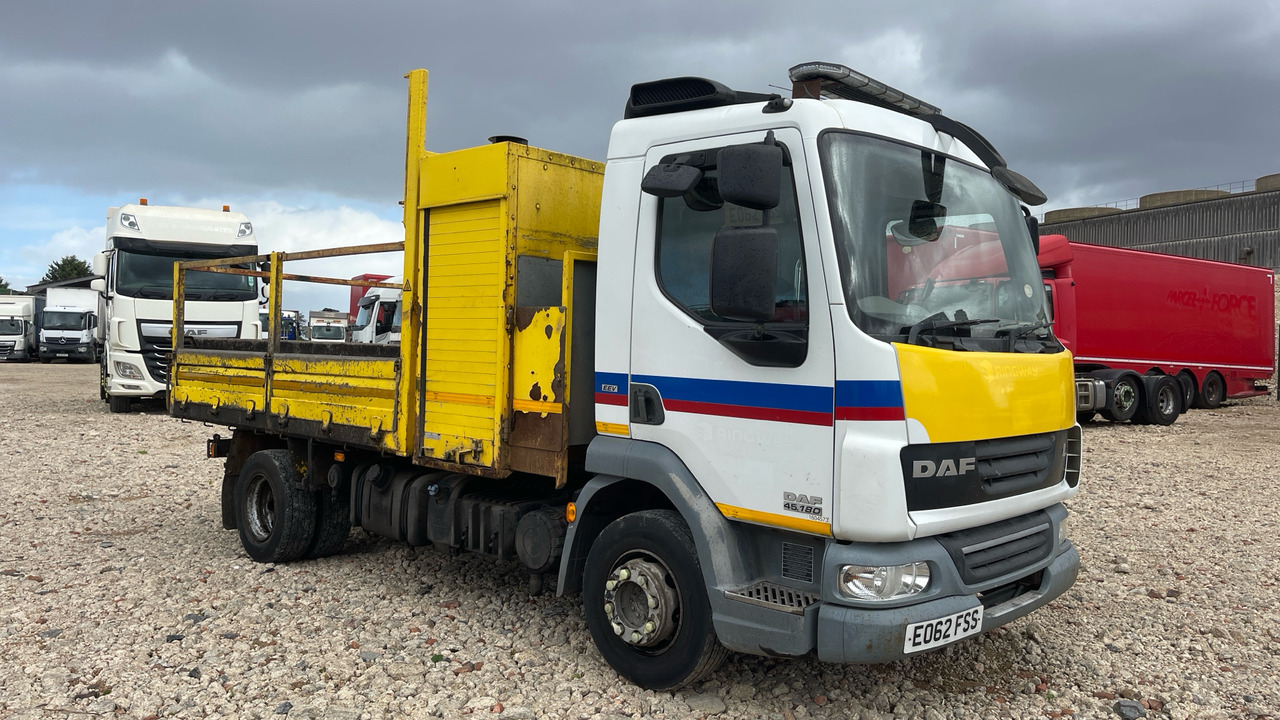 DAF LF 45.180 - Valníkový/ Plošinový nákladný automobil: obrázok 1 DAF LF 45.180 - Valníkový/ Plošinový nákladný automobil: obrázok 1