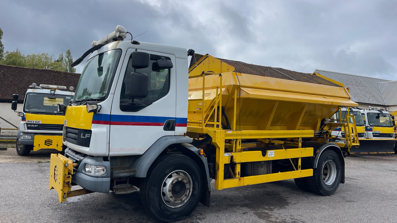 DAF LF 55.220 - Vozidlo na odpratávanie snehu: obrázok 2 DAF LF 55.220 - Vozidlo na odpratávanie snehu: obrázok 2