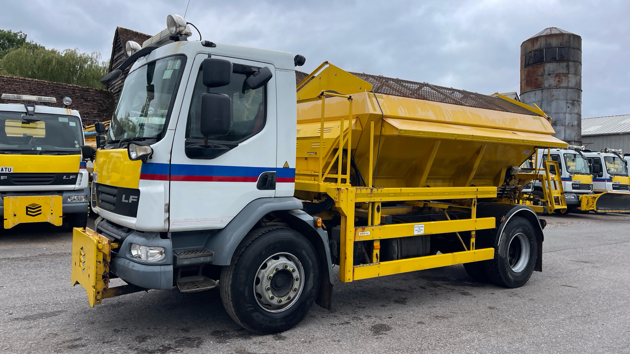 DAF LF 55.220 - Vozidlo na odpratávanie snehu: obrázok 2 DAF LF 55.220 - Vozidlo na odpratávanie snehu: obrázok 2