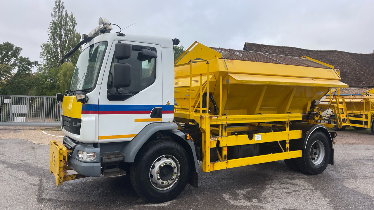 DAF LF 55.220 - Vozidlo na odpratávanie snehu: obrázok 2 DAF LF 55.220 - Vozidlo na odpratávanie snehu: obrázok 2