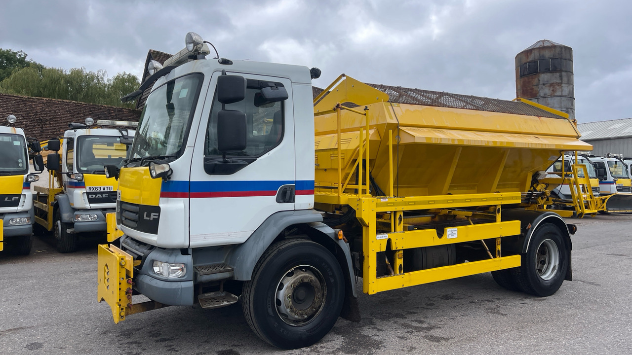 DAF LF 55.220 - Vozidlo na odpratávanie snehu: obrázok 2 DAF LF 55.220 - Vozidlo na odpratávanie snehu: obrázok 2