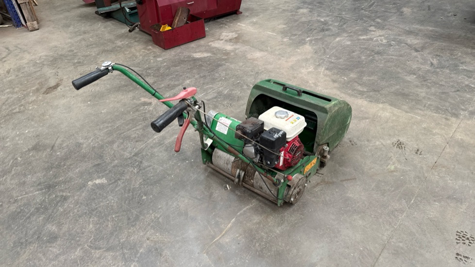 DENNIS FT510 PEDESTRIAN CYLINDER MOWER, NO UNIT, GRASS BOX - Stavebné zariadenia: obrázok 2 DENNIS FT510 PEDESTRIAN CYLINDER MOWER, NO UNIT, GRASS BOX - Stavebné zariadenia: obrázok 2