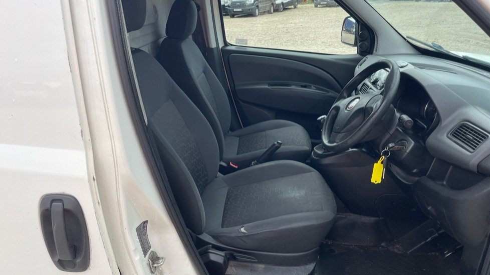 FIAT DOBLO 1.6 Multijet 16V 120 SX Van Start Stop - Furgon: obrázok 5 FIAT DOBLO 1.6 Multijet 16V 120 SX Van Start Stop - Furgon: obrázok 5