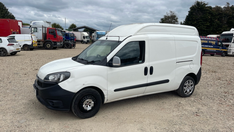 FIAT DOBLO 1.6 Multijet 16V 120 SX Van Start Stop - Furgon: obrázok 2 FIAT DOBLO 1.6 Multijet 16V 120 SX Van Start Stop - Furgon: obrázok 2