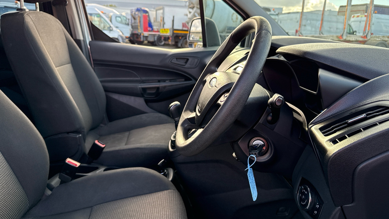 FORD GRAND TOURNEO CONNECT 1.5 TDCI - Automobil: obrázok 5 FORD GRAND TOURNEO CONNECT 1.5 TDCI - Automobil: obrázok 5