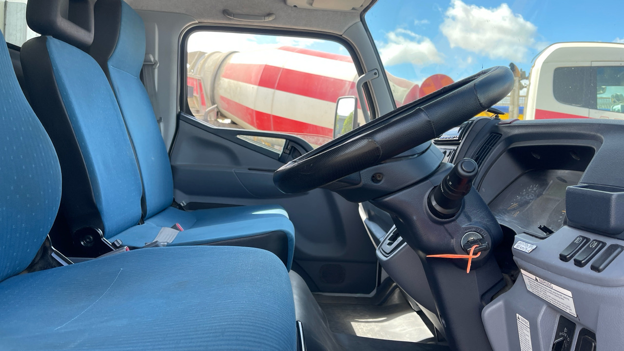 FUSO CANTER 7C15 - Skříňový nákladní auto: obrázok 5 FUSO CANTER 7C15 - Skříňový nákladní auto: obrázok 5