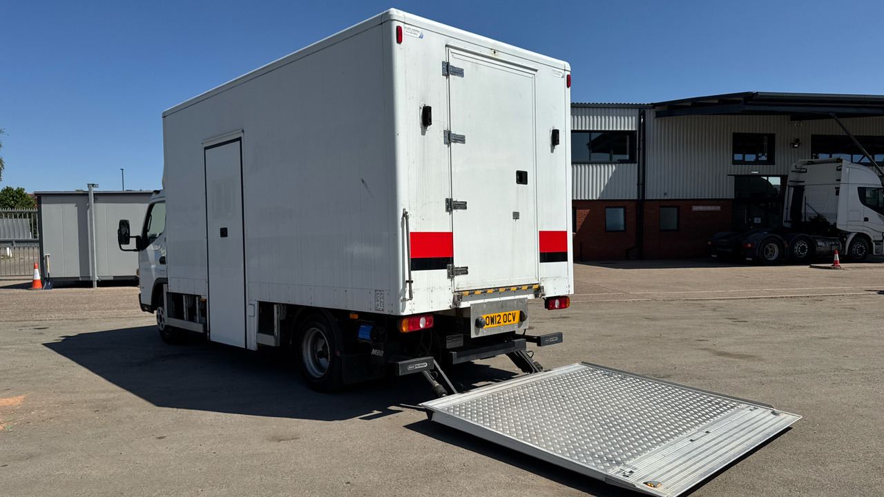 FUSO CANTER 7C18 - Skříňový nákladní auto: obrázok 3 FUSO CANTER 7C18 - Skříňový nákladní auto: obrázok 3