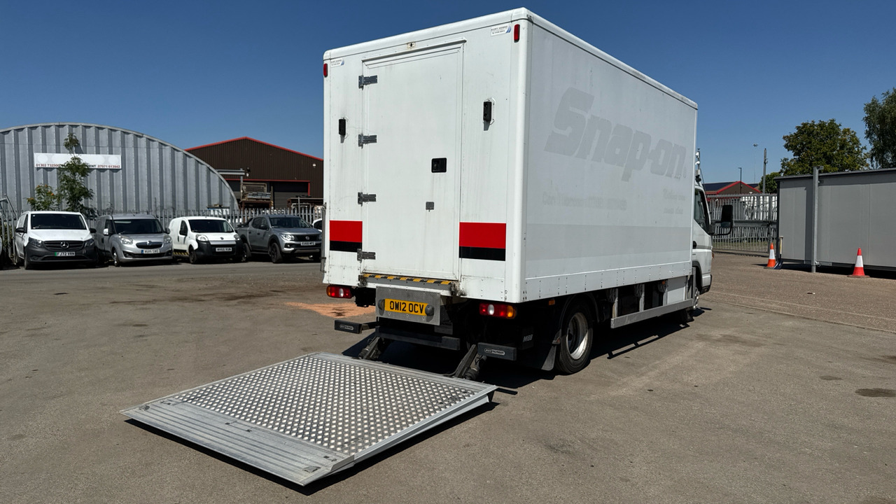 FUSO CANTER 7C18 - Skříňový nákladní auto: obrázok 4 FUSO CANTER 7C18 - Skříňový nákladní auto: obrázok 4