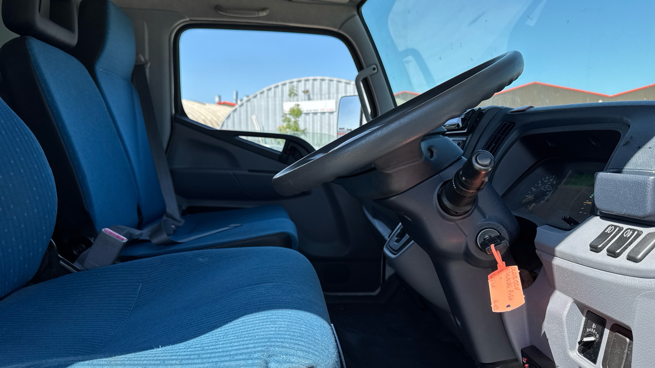 FUSO CANTER 7C18 - Skříňový nákladní auto: obrázok 5 FUSO CANTER 7C18 - Skříňový nákladní auto: obrázok 5