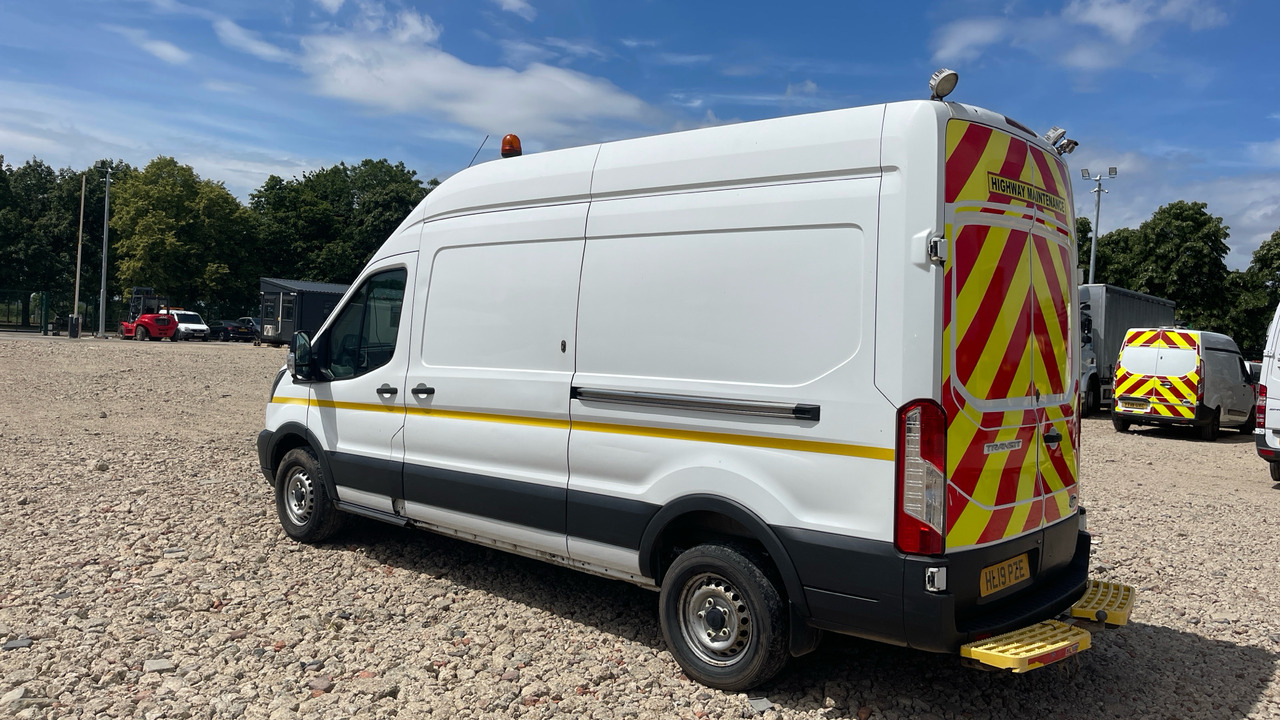 Ford Transit 350 2.0 TDCI 130PS - Furgon: obrázok 3 Ford Transit 350 2.0 TDCI 130PS - Furgon: obrázok 3