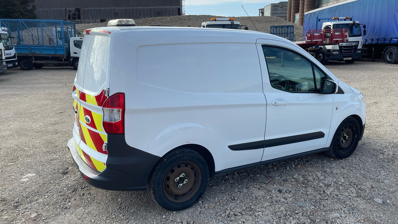 Ford Transit Courier 1.5 TDCI 95PS - Malá dodávka: obrázok 4 Ford Transit Courier 1.5 TDCI 95PS - Malá dodávka: obrázok 4