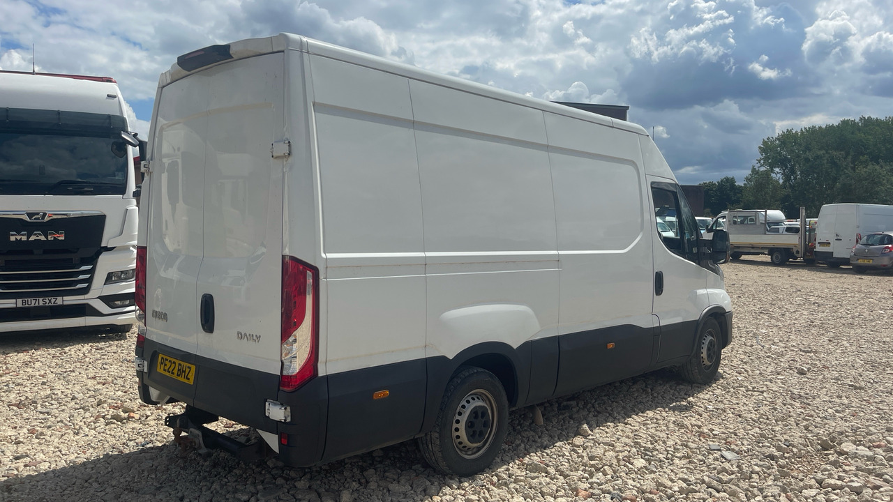 IVECO DAILY 35-140 2.3 3520 WB - Furgon: obrázok 4 IVECO DAILY 35-140 2.3 3520 WB - Furgon: obrázok 4